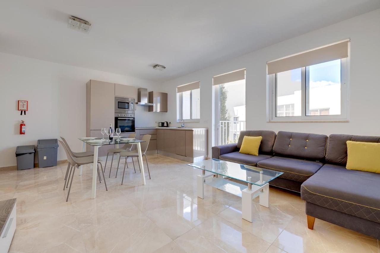Deluxe Apartment Steps To St George'S Bay Saint Julian's Екстериор снимка