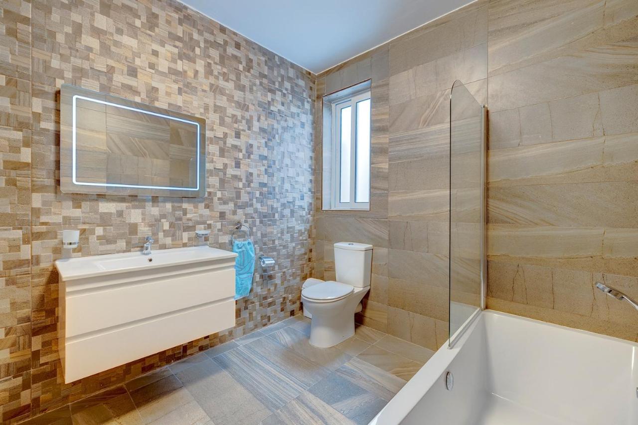Deluxe Apartment Steps To St George'S Bay Saint Julian's Екстериор снимка